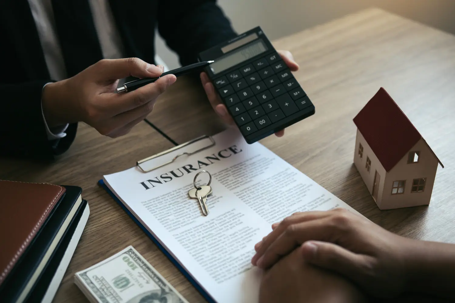 129141398_m (2) Agents are calculating the loan payment rate or the amount of insurance premiums for customers coming to contact the purchase of a new home at the office.<br />